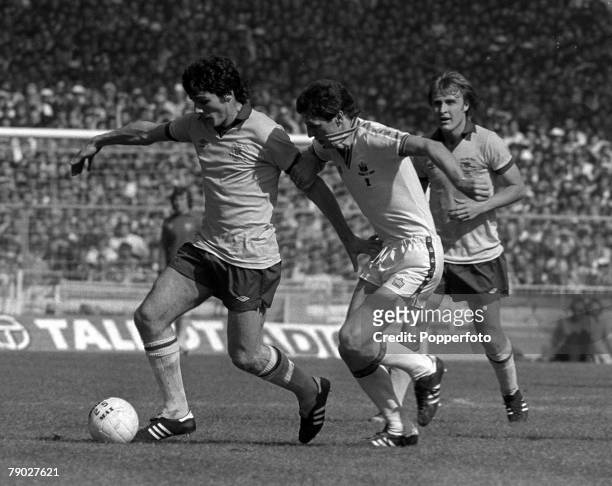 Football, 1980 FA Cup Final, Wembley, 10th May West Ham United 1 v Arsenal 0, Arsenal striker Frank Stapleton is challenged for the ball by West...
