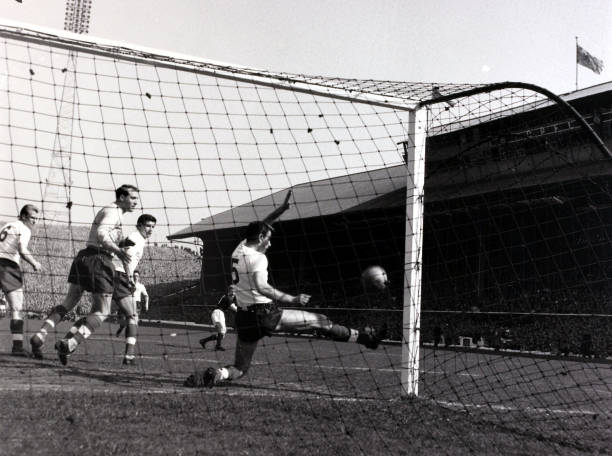 Sport, International Football, Home Championship, Hampden Park, Glasgow, 14th April 1962, Scotland 2 v England 0, Attendance 132 England defender...