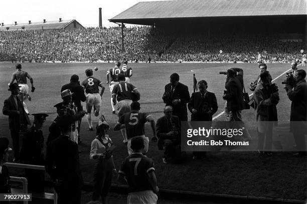 Sport, Football, League Division One, Old Trafford, England, 22nd August 1964, Manchester United 2 v West Bromwich Albion 2, The players emerge from...