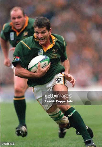 Rugby World Cup Semi-Final, Twickenham, 30th October Australia 27 v South Africa 21,South Africa's Joost Van Der Westhuizen runs with the ball