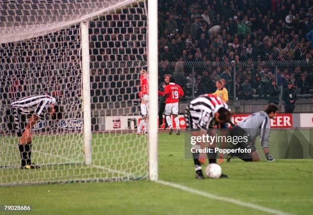 Football, 1999 UEFA Champions League Semi-Final, Second leg, 21st April Turin, Juventus 2 v Manchester United 3, Despair for Juventus' after...