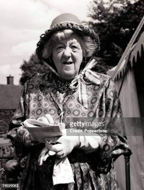 Entertainment/Cinema, England, 15th October 1961, British actress Margaret Rutherford pictured at Sandown Park racecourse
