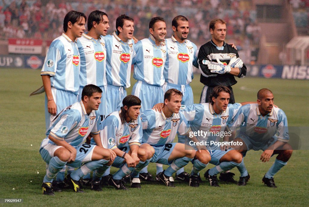 1999 UEFA Super Cup Final. Monaco. 27th August, 1999. Lazio 1 v Manchester United 0. The Lazio team pose for a team group before the match.