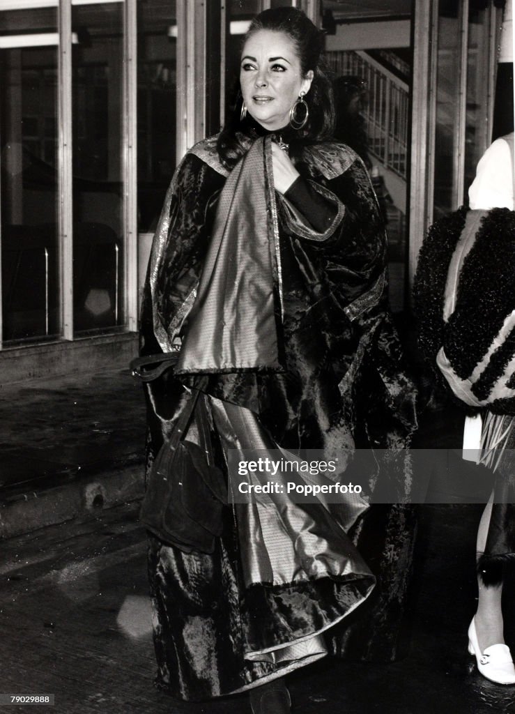 Entertainment/Cinema. London, England. 13th October 1971. English born American film actress Elizabeth Taylor pictured leaving London for Rome.