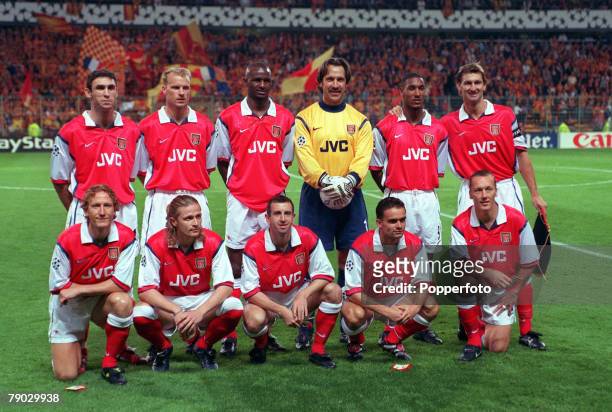Sport, Football, UEFA Champions League, France, 16th September 1998, Lens 1 v Arsenal 1, The Arsenal team line up together for a group photograph,...