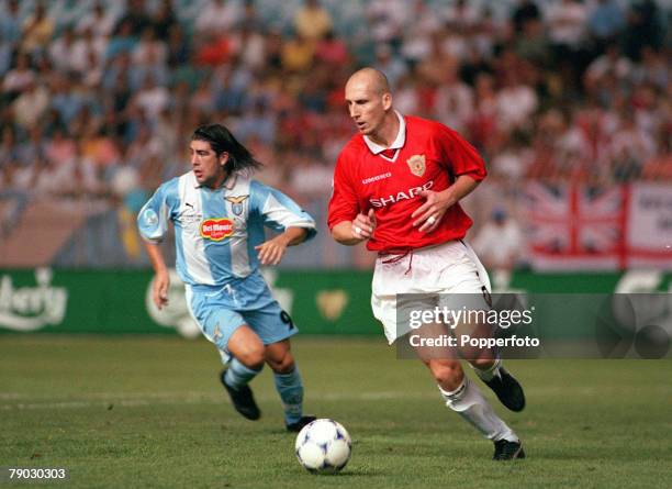 Super Cup Final, Monaco, 27th August Lazio 1 v Manchester United 0, Manchester United's Jaap Stam on the ball chased by Lazio's Marcelo Salas