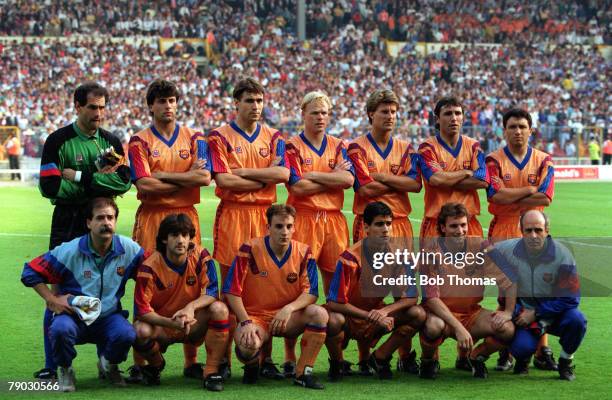 Sport, Football, European Cup Final, Wembley, London, England, 20th May 1992, Barcelona 1 v Sampdoria 0 , The Barcelona team line up together for a...