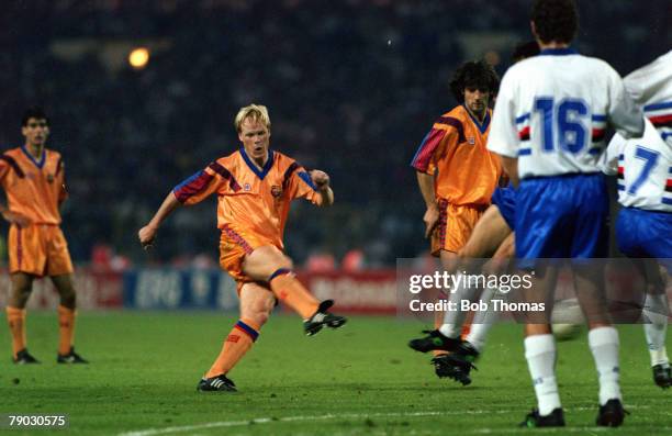 Sport, Football, European Cup Final, Wembley, London, England, 20th May 1992, Barcelona 1 v Sampdoria 0 , Barcelona's Ronald Koeman scores the...