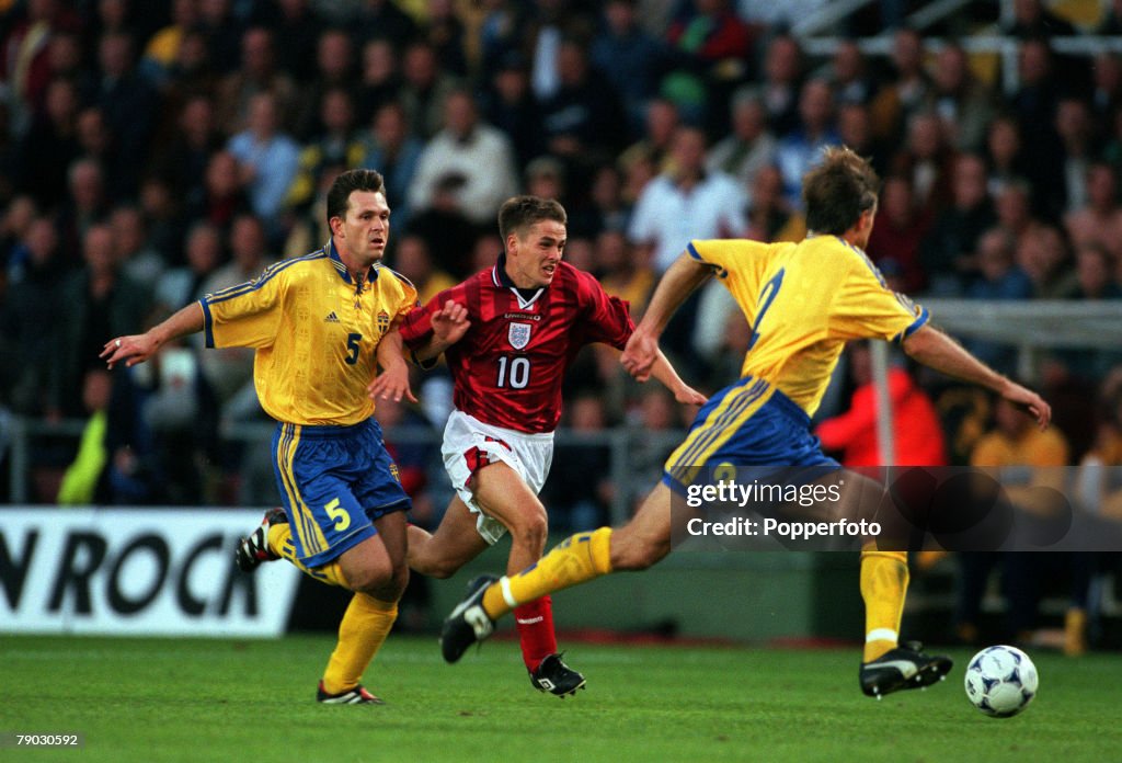 Sport/Football. European Championship Qualifier. Stockholm. 5th September 1998. Sweden 2 v England 1. England's Michael Owen takes on Sweden defenders Pontus Kamark (5) and Roland Nilsson (2).