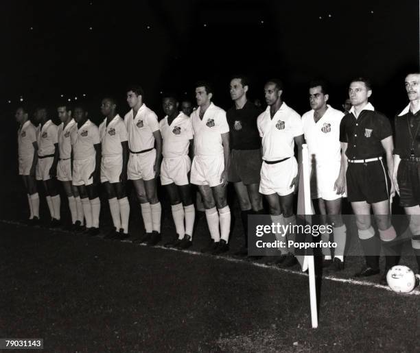 Sport/Football in South America The Santos team of Sao Paulo line up together before the match, The team includes Coutinho, Mauro, Pele, Clavet,...