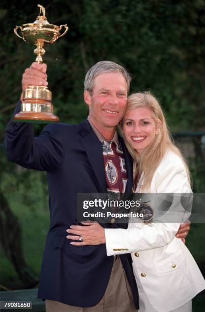Ryder Cup, Brookline, Boston, USA, 24th-26th September USA 14 1/2 v Europe 13 1/2, USA's captain Ben Crenshaw holds aloft the Ryder Cup trophy as he...