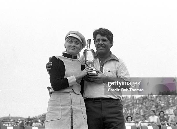 Sport, Golf, British Open Championship, Royal Birkdale, Lancashire, England USA's Lee Trevino and his wife Claudia celebrate with the Claret Jug...