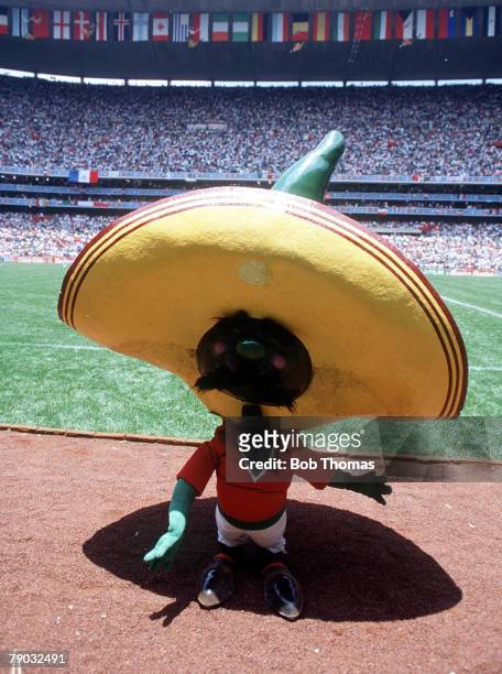 World Cup Finals, Second Phase, Azteca Stadium, Mexico, 15th June Mexico 2 v Bulgaria 0,World Cup mascot Pique