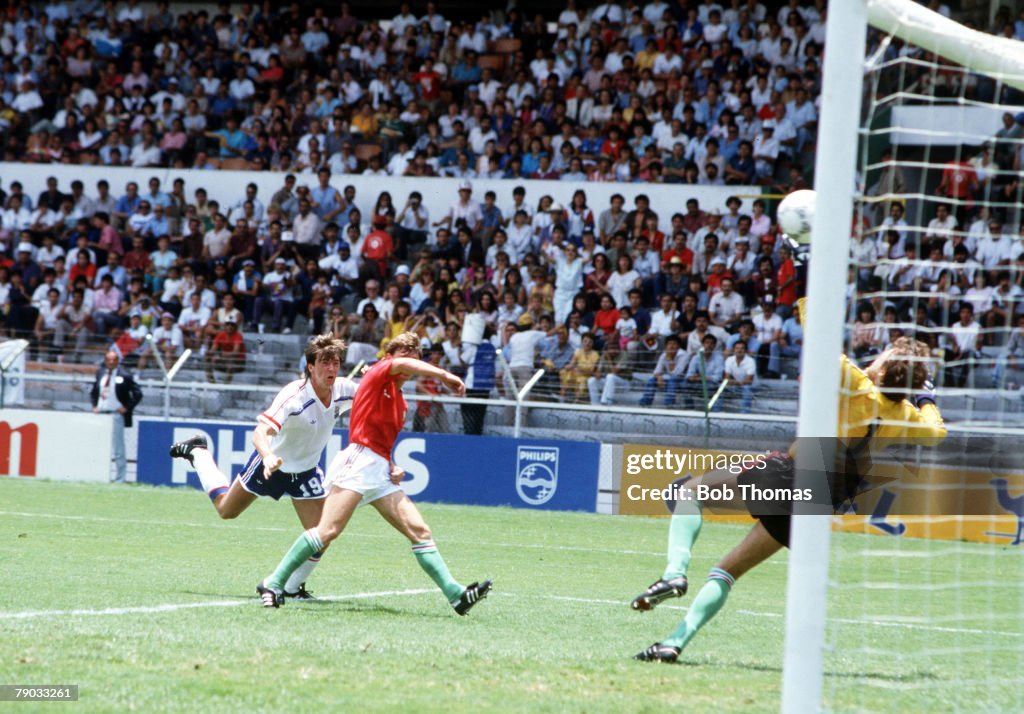 1986 World Cup Finals. Leon, Mexico. 9th June, 1986. France 3 v Hungary 0. France's Yannick Stopyra scores a goal past Hungarian defenders.
