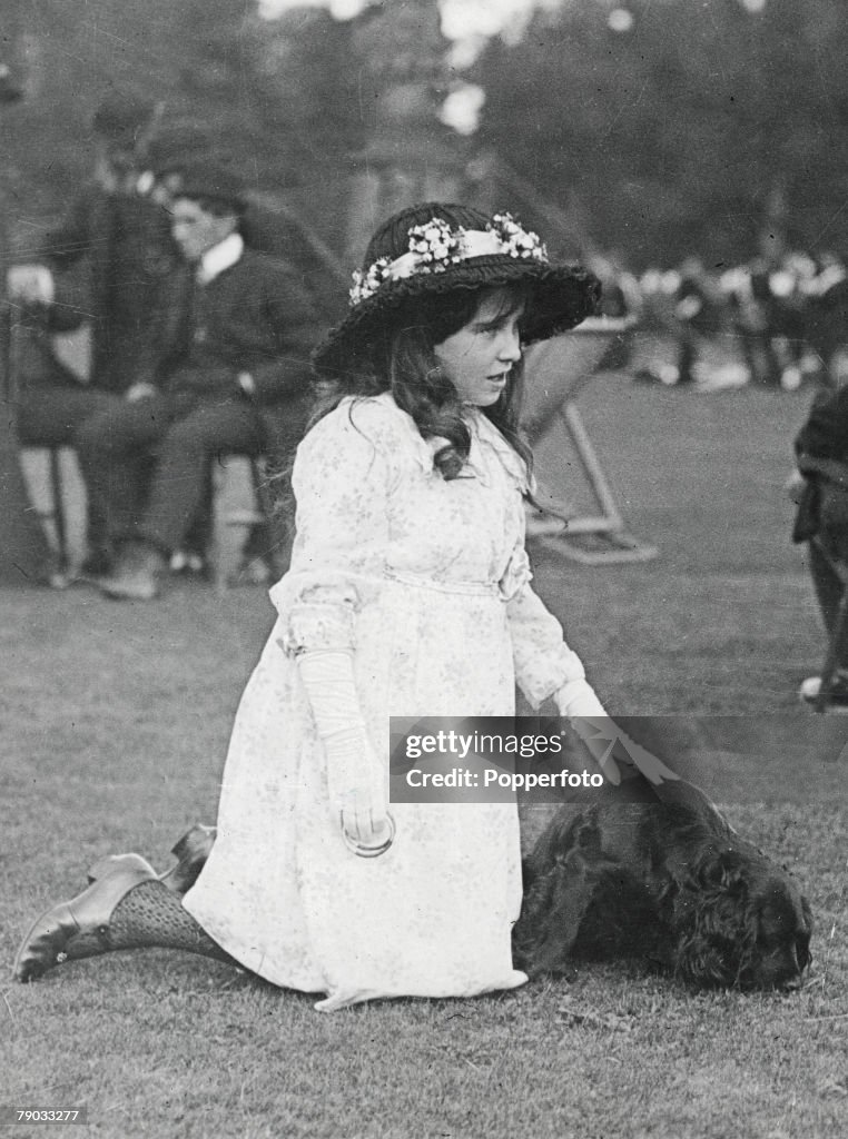 Circa 1905. Elizabeth Bowes Lyon, now the Queen Mother as a young child.