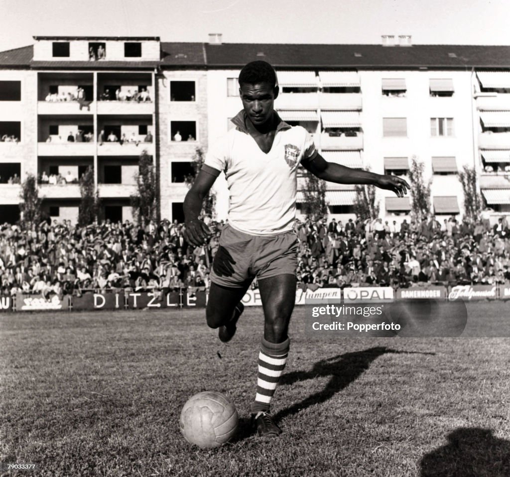 Sport. Football. circa 1960. Brazil's international star Didi pictured before a game. Didi was one of the most famous of Brazilian players, and represented his country at 3 World Cups, playing in the World Cup winning Brazilian sides of 1958 and 1962.