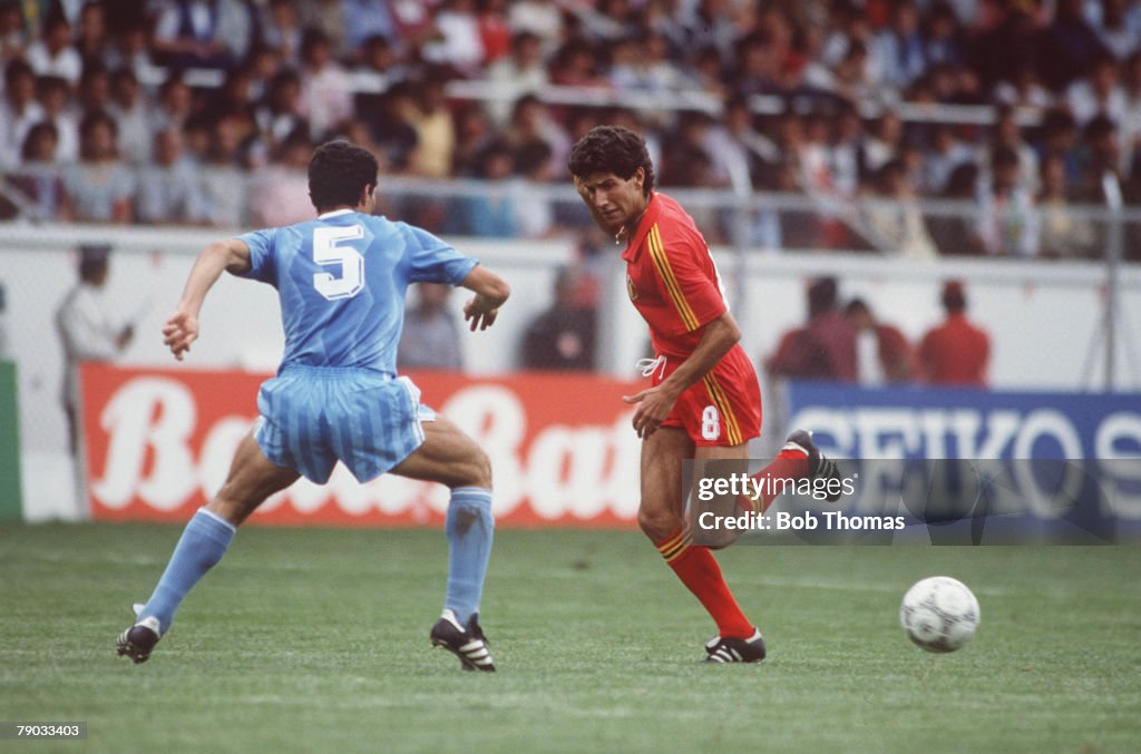1986 World Cup Finals. Toluca, Mexico. 8th June, 1986. Belgium 2 v Iraq 1. Belgium's Enzo Scifo and Iraq's Mahmoud battle for the ball.