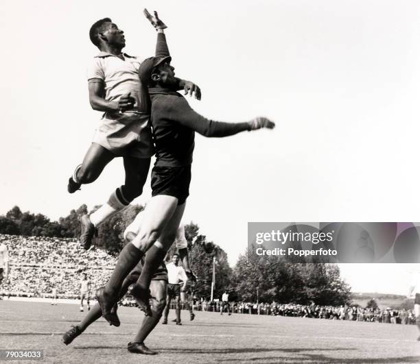 Sport, Football, Friendly International, Lisbon, 21st April 1963, Portugal 1 v Brazil 0, Brazil's Pele climbs above the Portugal goalkeeper in a...