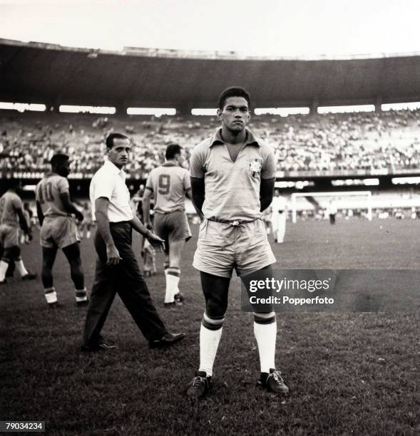 Sport, Football, July 1962, Brazil star Garrincha in the nations colours before a match, He played 60 times for Brazil and with he and Pele in the...