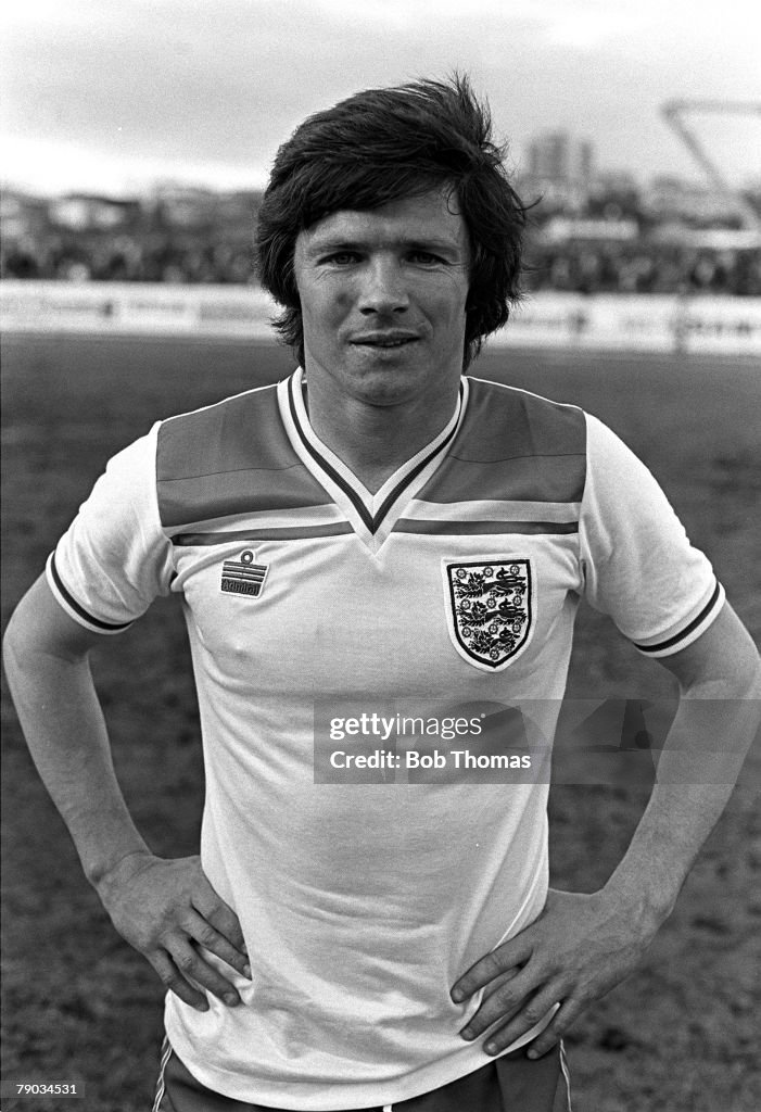 Football. 2nd June 1982. Friendly International. Iceland 1 v England +B+ 1. England+s Steve Perryman.