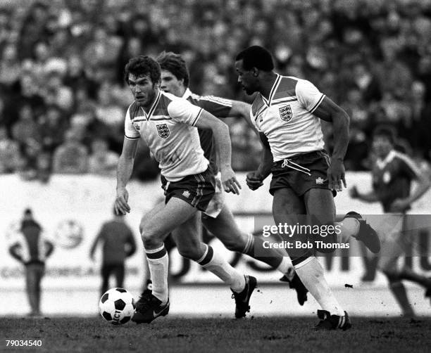 Peter Withe England Football Photos and Premium High Res Pictures ...