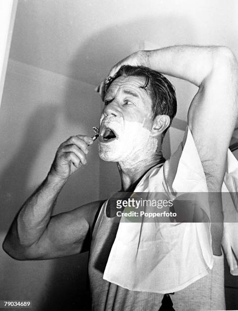London, England, 24th August 1949, American comedian and actor Joe E Brown shaves prior to starring in the play -Harvey+