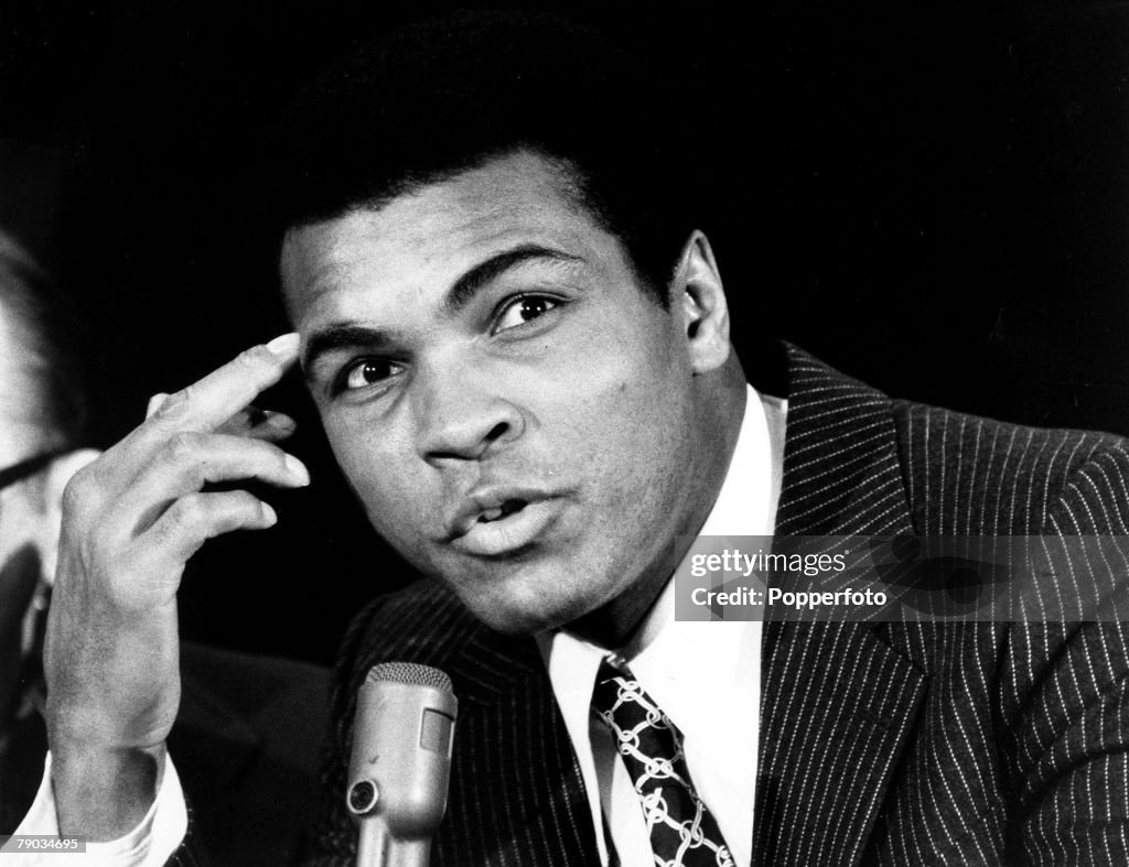 Sport. Boxing. Heavyweight Title Challenge. New York, USA. 7th March 1971. Muhammad Ali chats to the Press during the build up for his challenge to champion Joe Frazier.