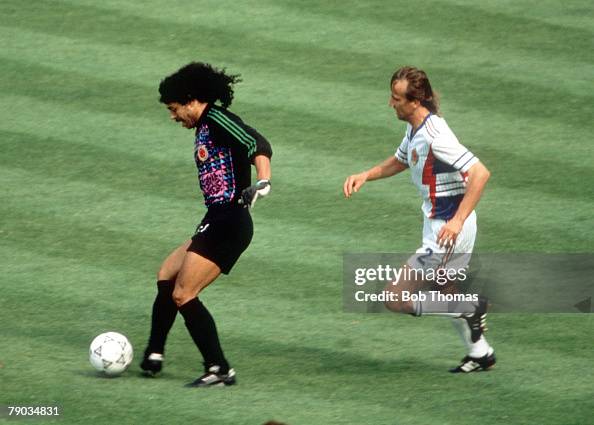 1990 World Cup Finals. Bologna, Italy. 14th June, 1990. Yugoslavia 1 v Colombia 0. Colombian goalkeeper Rene Higuita leaves his penalty area to clear the ball. 1990 World Cup Finals. Bologna, Italy. 14th June, 1990. Yugoslavia 1 v Colombia 0. Colombian goalkeeper Rene Higuita leaves his penalty area to clear the ball.