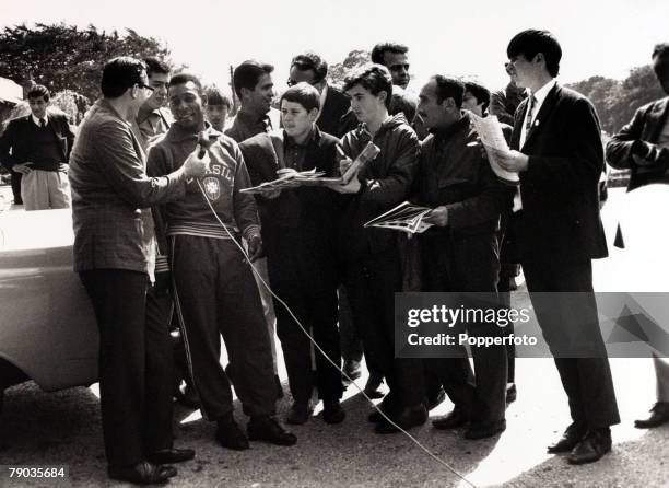 Autograph Queue 192 1962 Chile World Cup Photos Stock Photos, High-Res Pictures, and ...