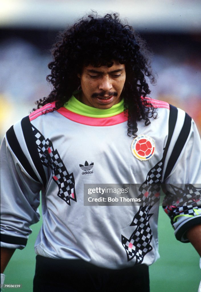 1990 World Cup Finals. Second Phase. Naples, Italy. 23rd June, 1990. Cameroon 2 v Colombia 1. Colombian goalkeeper Rene Higuita.