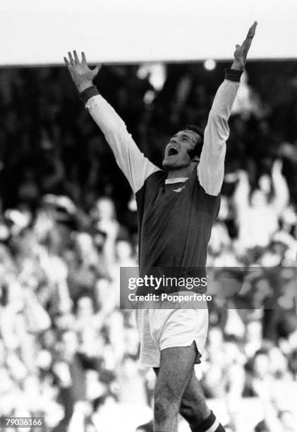 Sport, Football, Highbury, London, England, League Division One, 14th October 1972, Arsenal v Ipswich Town, Arsenal+s George Graham shows his delight...