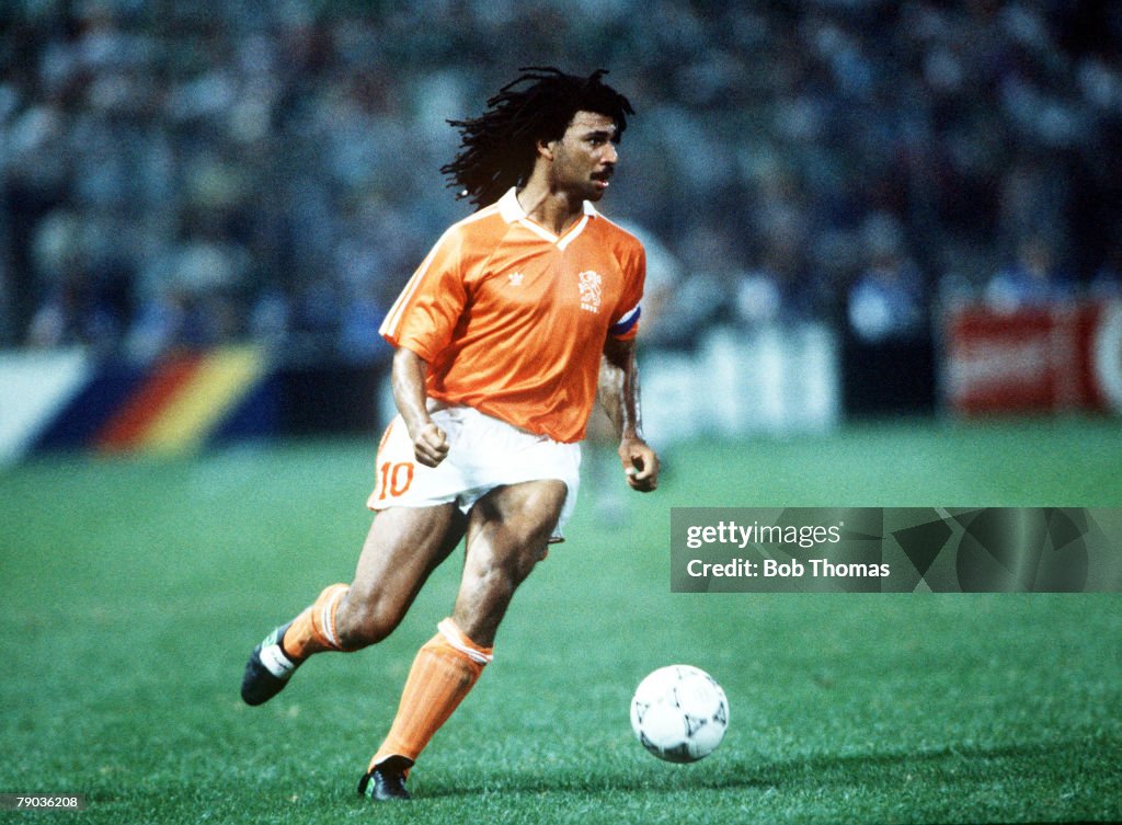 1990 World Cup Finals. Palermo, Italy. 21st June, 1990. Holland 1 v Republic Of Ireland 1. Holland's Ruud Gullit on the ball.