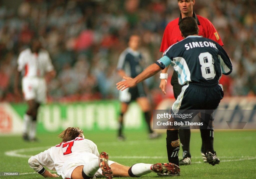 World Cup 1998 Finals, St. Etienne, France. 30th June, 1998. England 2 v Argentina 2 (Argentina win 4-3 on penalties). The incident in which England's David Beckham kicks out at Diego Simeone in front of the referee, resulting in his red card.