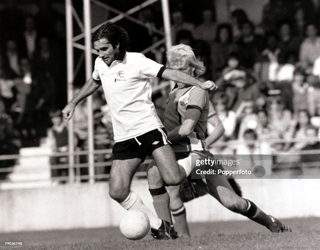 Sport. Football. Kenilworth Road, England. League Division Two. 18th September 1976. Luton Town 0 v Fulham 2. Fulham's George Best under pressure from Luton Town's Paul Futcher.
