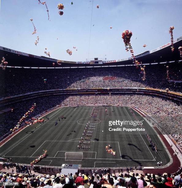 Football, 1970 World Cup Finals, Mexico City, Mexico, Opening Ceremony, 31st May A general view of the Azteca Stadium as balloons are released for...