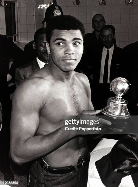 Sport, Boxing, England, 21st May 1966, World Heavyweight Championship at Highbury, London, Muhammad Ali beat Henry Cooper, World Champion USA's...