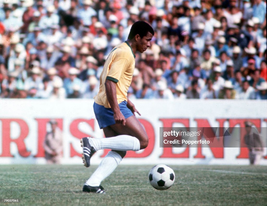 Football. 1970 World Cup Finals. Mexico. Brazil's Jairzinho on the ball.