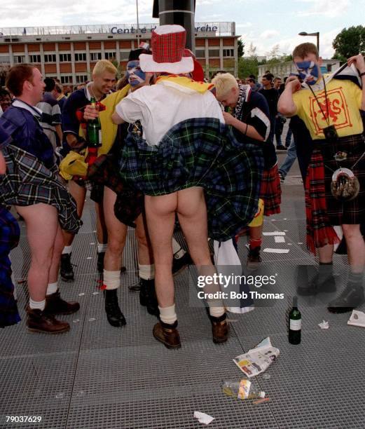 37 Kilt Lifter Photos and Premium High Res Pictures - Getty Images 37 Kilt Lifter Photos and Premium High Res Pictures - Getty Images