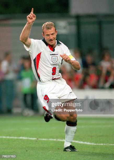 World Cup 1998 Finals, St, Etienne, France, 30th June England 2 v Argentina 2 , England captain Alan Shearer celebrates scoring the equalising goal...