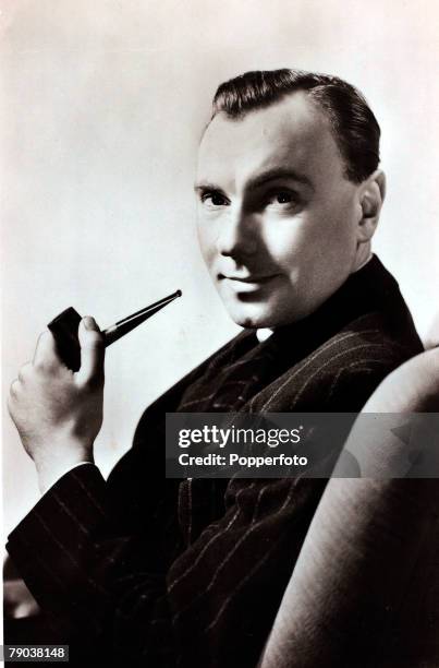 First Englis Actor Ralph 246 Ralph Richardson English Actor Stock Photos, High-Res Pictures, and ...