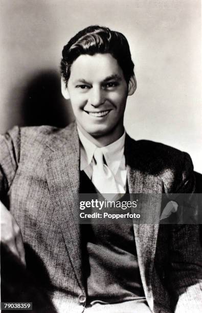 Cinema, Personalities, circa 1930's, American actor Johnny Weissmuller who played the part of Tarzan in the "Tarzan and the Ape Man" film of 1932, so...