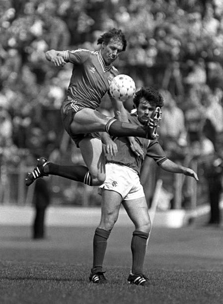 Football, Scottish Cup Final, 22nd May 1982, Hampden Park, Aberdeen 4 v Rangers 1, Aberdeen+s Doug Rougvie beats Rangers+ Davie Cooper to the ball
