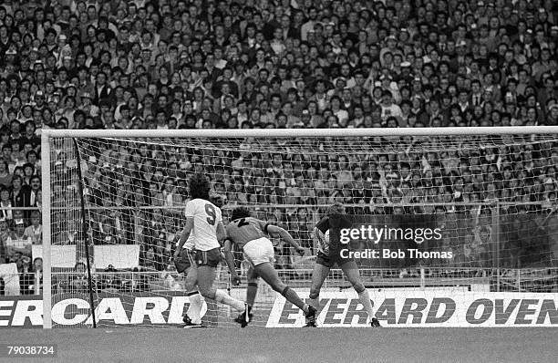 Football, Friendly International, 25th May 1982, Wembley Stadium, England 2 v Holland 0, Holland+s goalkeeper Hans Van Breukelen catches the ball...