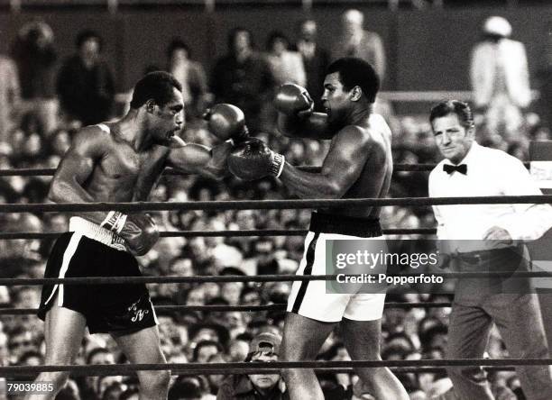 Sport, Boxing, Yankee Stadium, New York, USA, 28th September 1976, Heavyweight Championship of the World, Muhammad Ali is pictured on his way to...