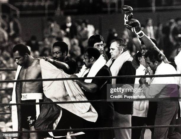 Sport, Boxing, Yankee Stadium, New York, USA, 28th September 1976, Heavyweight Championship of the World, Muhammad Ali raises his arms in celebration...