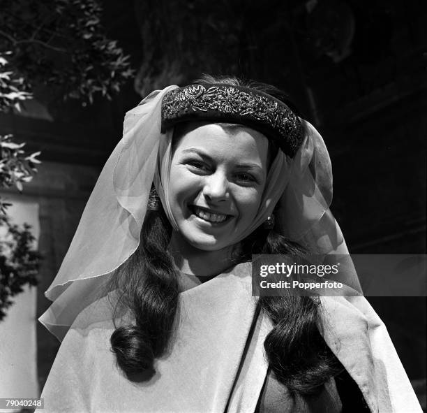 England A portrait of British actress and ex waitress Joan Rice on the set of the film "Robin Hood"