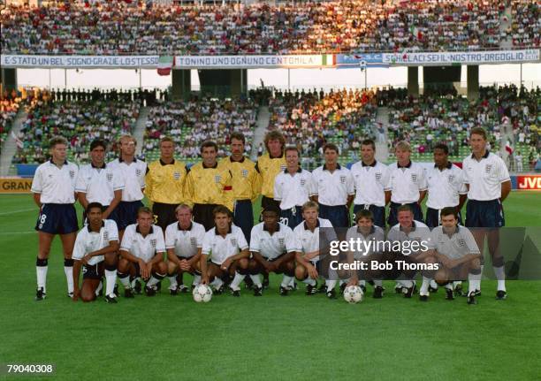 Sport, Football, World Cup Finals, Bari, Italy, 7th May 1990, 3rd/4th Place Playoff, Italy 2 v England 1, The England squad pose for a group...