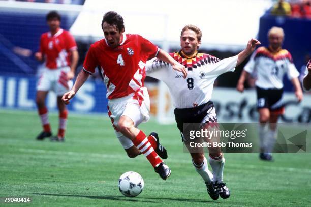 World Cup Quarter-Finals, New Jersey, USA, 10th July Bulgaria 2 v Germany 1, Bulgaria's Tzvetanov gets away from Germany's Thomas Hassler