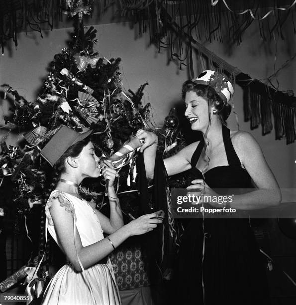 Helen Ruth Mann 124 Actress Helen Stock Photos, High-Res Pictures, and Images - Getty ...