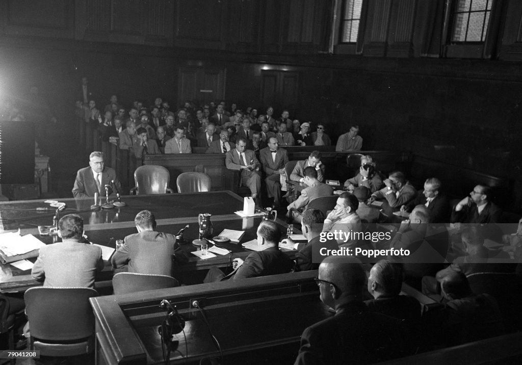 Washington DC, USA. 2nd December 1953. A general view of the courtroom during Lautner's evidence during the House of Un-American Activities Committee Hearings, led by Senator Joseph McCarthy. In the front row of benches are Unger and his attorney.
